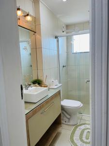 Ванная комната в Apto 2 quartos, completo e aconchegante