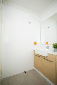 a bathroom with a sink and a mirror at Seaside Bliss in Perth