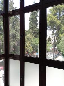 Una ventana con vistas a un parque en Apartamento Duquesa, en Rute