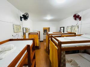 Postel nebo postele na pokoji v ubytování 3 Sisters Guest House 1