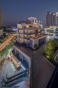 重庆Wuyu Hotel - Chongqing Jiangbei Airport & Light Rail的城市建筑的景观