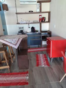 Virtuvė arba virtuvėlė apgyvendinimo įstaigoje Flat Embaú