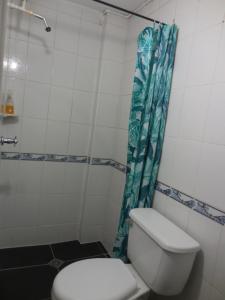 Ванна кімната в Habitaciones Comfortables en Medellín buen precio