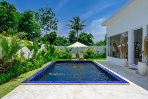 a swimming pool in the backyard of a villa at Villa Primarosa - Charming 2BR Villa in Pererenan in Munggu
