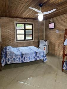 a bedroom with a bed and a ceiling fan at Flat Trindade in Trindade