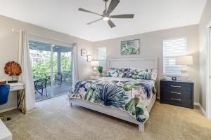 Giường trong phòng chung tại 3BR Pristine House with Pool in Marco l Close to Beaches +16 ảnh