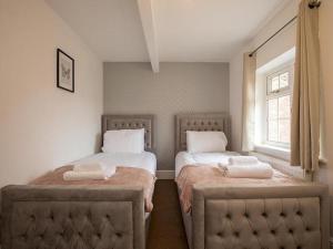 two beds sitting next to each other in a bedroom at HAVEN VALLEY in Old Windsor