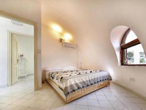 a bedroom with a bed in a room with a window at Igloo Home Plemmirio with Sea Access & Pool in Plemmirio +26 photos