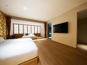 Foto dalla galleria di Encounter Hotel - West Lake Hefang Street a Hangzhou Altre 37 foto