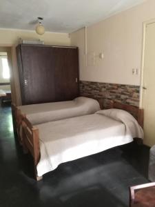 Een bed of bedden in een kamer bij Los Tilos