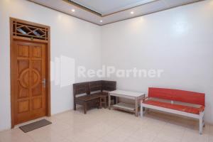 Fotografie z fotogalerie ubytování Wisma Giri Mulyo B near Grojogan Sewu Mitra RedDoorz v destinaci Tawangmangu