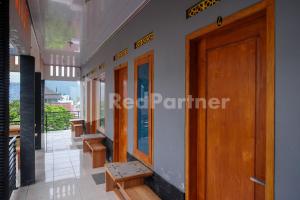 Fotografie z fotogalerie ubytování Wisma Giri Mulyo B near Grojogan Sewu Mitra RedDoorz v destinaci Tawangmangu