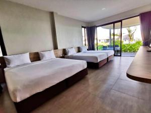 Postel nebo postele na pokoji v ubytování Rayong Chalet Resort