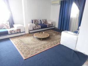 a living room with a couch and a table at RESIDENCE YATOO in Nouakchott