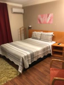 Postel nebo postele na pokoji v ubytování Apartamento dentro de Hotel jardins garagem inclusa