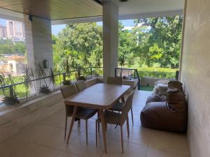 Balkón nebo terasa v ubytování Kalim Casa