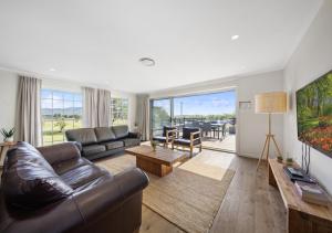 TV a/nebo společenská místnost v ubytování Harkham House - Stunning Property!