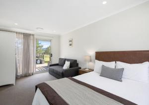 Postel nebo postele na pokoji v ubytování Harkham House - Stunning Property!