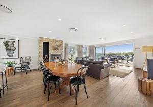 Posezení v ubytování Harkham House - Stunning Property!