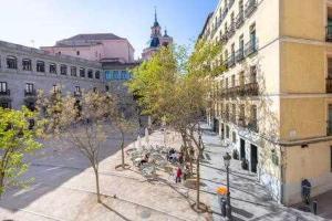 an overhead view of a city street with buildings at Precioso APT en la Plaza de la PAJA LATINA in Madrid