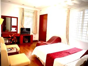 TV a/nebo společenská místnost v ubytování Vera Hotel Hà Nội