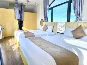 Postel nebo postele na pokoji v ubytování Torino Hotel Dalat