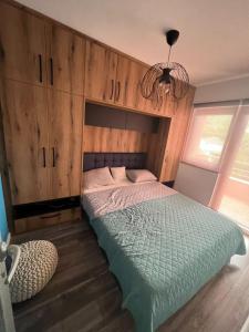 Postel nebo postele na pokoji v ubytování Apartment Dragica - modern & close to the sea