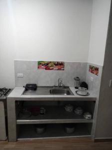 Dapur atau dapur kecil di cómodo apartamento