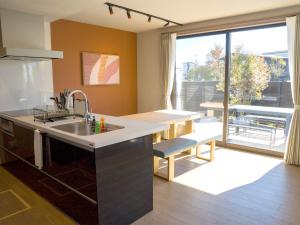 Η κουζίνα ή μικρή κουζίνα στο Rakuten STAY Fuji Kawaguchiko Station