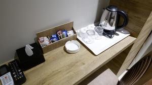 Příslušenství pro přípravu čaje a kávy v ubytování HOTEL AMBER PARAMOUNT