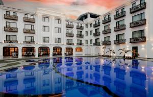 Bazén v ubytování Ramada by Wyndham Goa Vagator nebo v jeho okolí