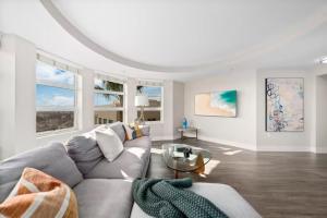 Beautiful & Spacious Santa Monica Retreat 3BD 2BA