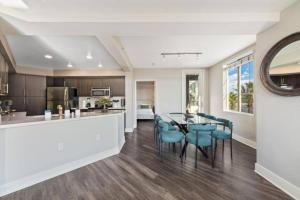 Beautiful & Spacious Santa Monica Retreat 3BD 2BA
