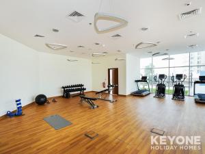 Gimnasio o instalaciones de fitness de Pristine Well-Lit Cozy Studio