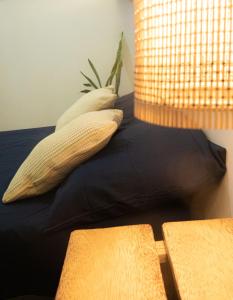Llit o llits en una habitació de Cozy room - Central & Comfy
