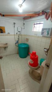 a dirty bathroom with a toilet and a sink at Kochimoto Homestay in Baguio