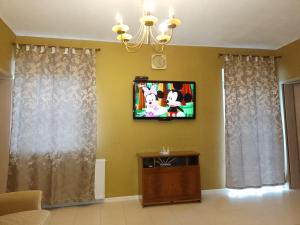 a living room with a tv on the wall at "Fürstenhaus-OG" 3-ZKBB Hofgeismar-Zentrum! in Hofgeismar