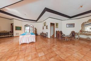Posezení v ubytování RedDoorz Plus at Wisma Kenanga Sukabumi