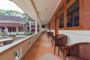 Balkón nebo terasa v ubytování RedDoorz Plus at Wisma Kenanga Sukabumi