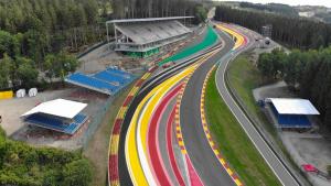 een uitzicht over een snelweg met een racebaan bij Spa-Francorchamps / Jahlay Maison 6p de caractère in Jalhay