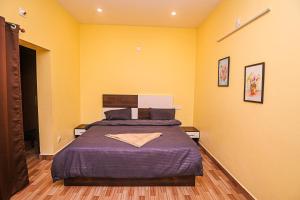 Uma cama ou camas num quarto em Jeru Homes