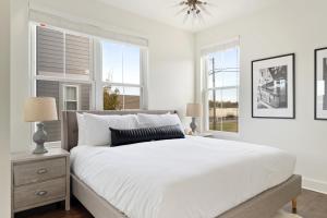 a white bedroom with a large bed and a window at Hart Suite 2 by AvantStay Gorgeous Town House w Modern Amenities in Nashville in Nashville