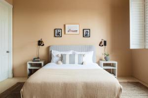 Katil atau katil-katil dalam bilik di Farrier by AvantStay Spectacular 7BR Mediterranean-style Estate w Pool