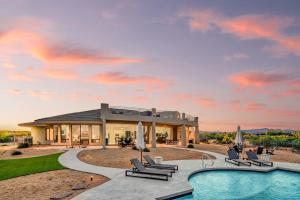 Fallbrook by AvantStay Secluded Home on 40acres wPool Rooftop Trails