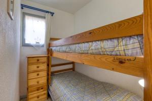 a bedroom with two bunk beds and a window at Appartement Residence Cap les Pins in Cap d'Agde