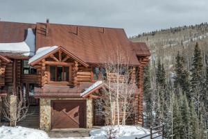 a log cabin in the woods in the snow at Villas At Tristant 137 by AvantStay Ski In Ski Out Home w Panoramic Views Hot Tub in Telluride