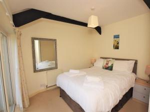 a bedroom with a large bed and a mirror at 1 bed in Wolsingham 36675 in Wolsingham