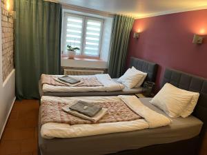 Posteľ alebo postele v izbe v ubytovaní Pension Skylark