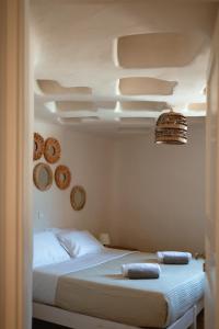 a bedroom with a bed with two towels on it at Luxury Sunset in Mýkonos City