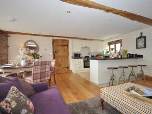 a living room and kitchen with a purple couch at 3 Bed in Leominster 50507 in Pencombe